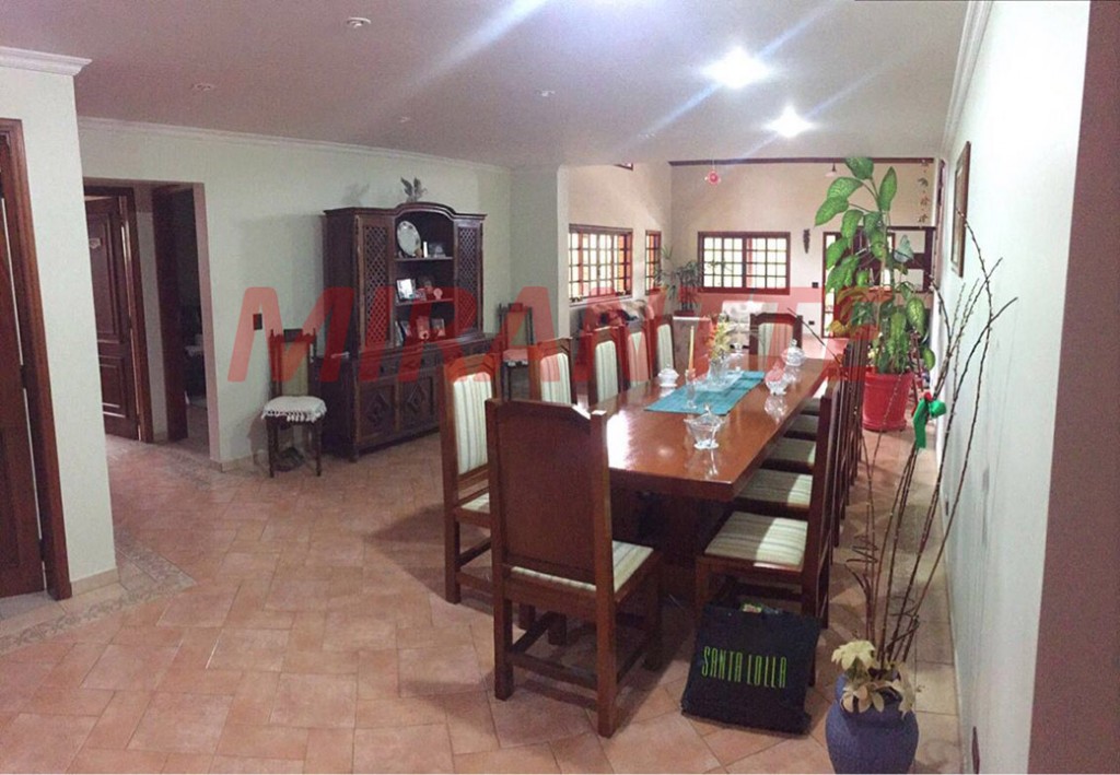 Sobrado de 670m² com 5 quartos em Caieras