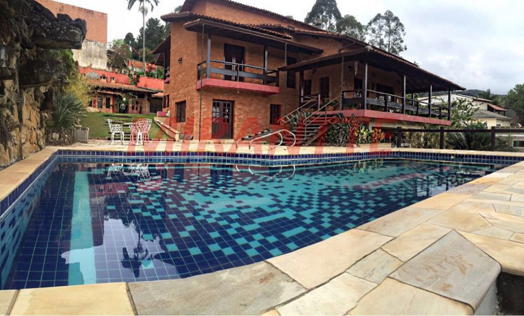 Sobrado de 670m² com 5 quartos em Caieras