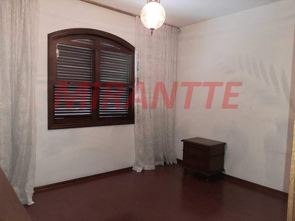 Sobrado de 290m² com 4 quartos em Santana