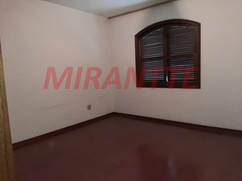 Sobrado de 290m² com 4 quartos em Santana