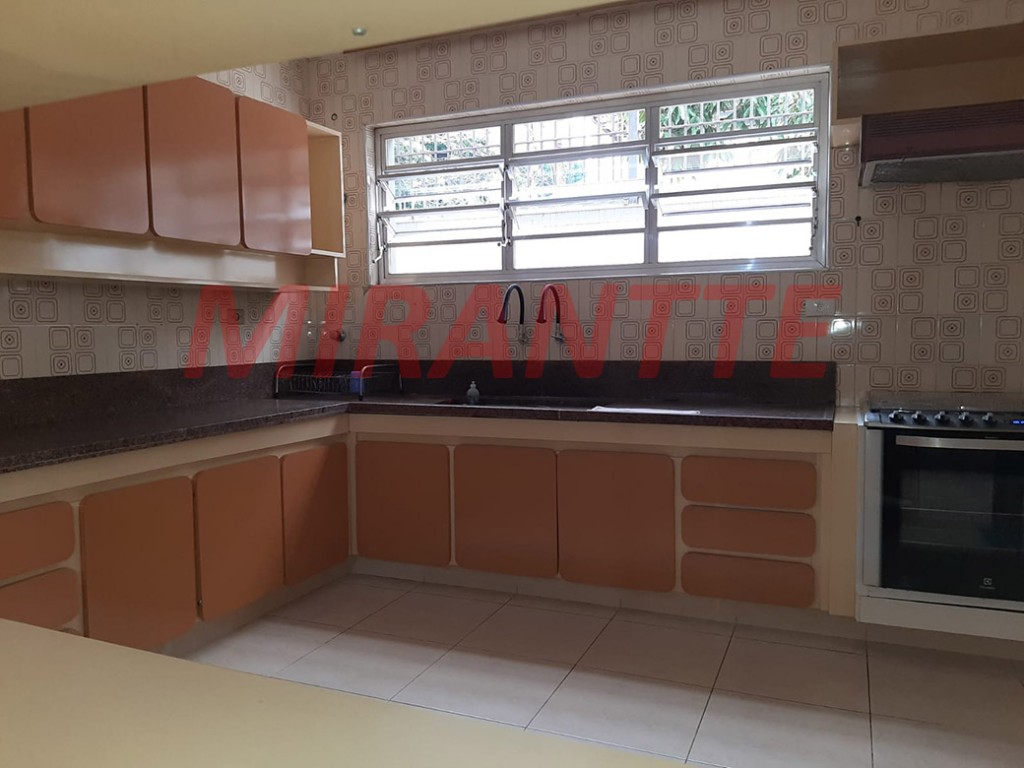 Sobrado de 290m² com 4 quartos em Santana