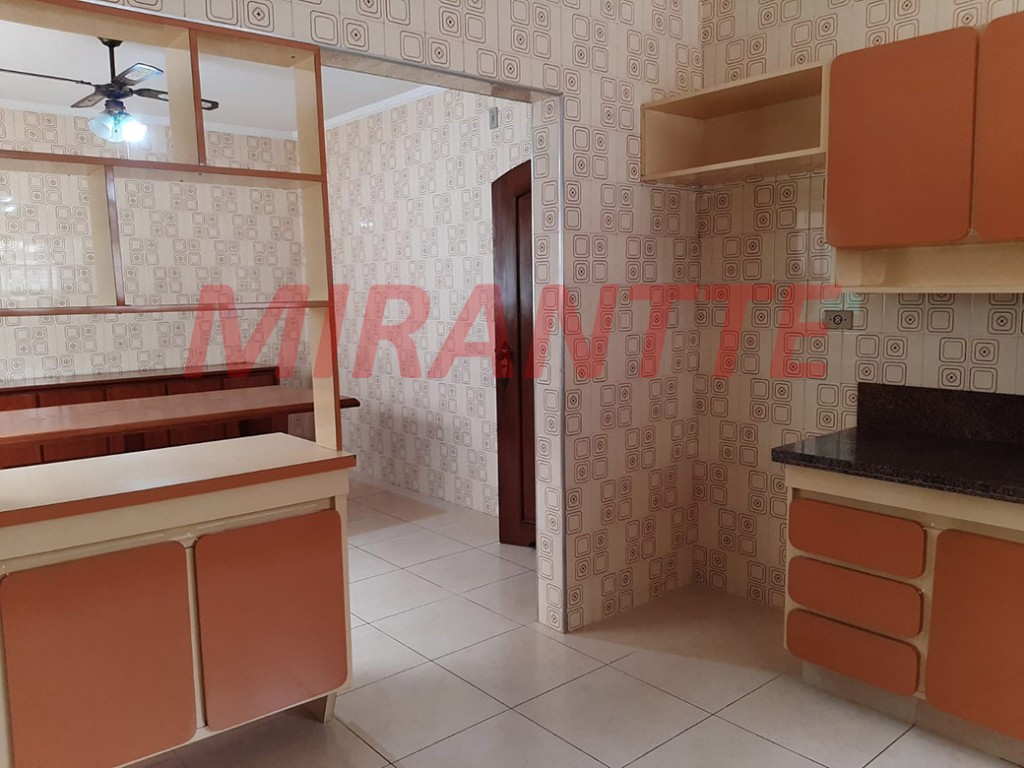 Sobrado de 290m² com 4 quartos em Santana