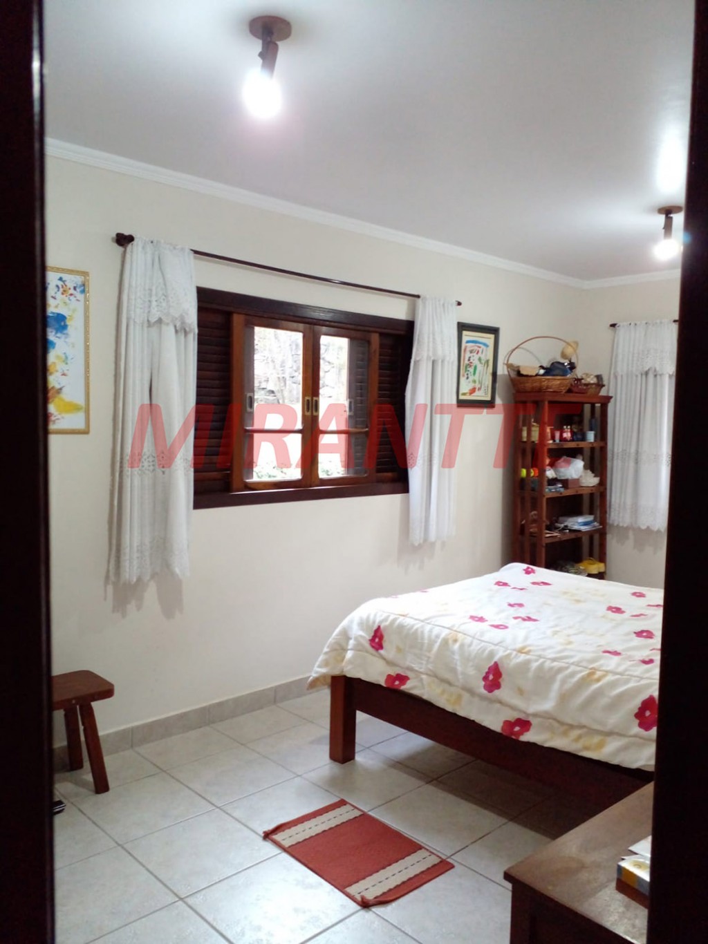 Sobrado de 420m² com 4 quartos em Caieras