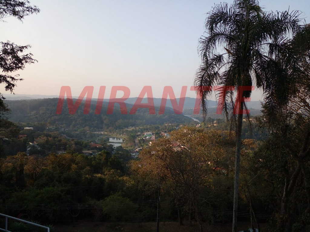 Sobrado de 420m² com 4 quartos em Caieras