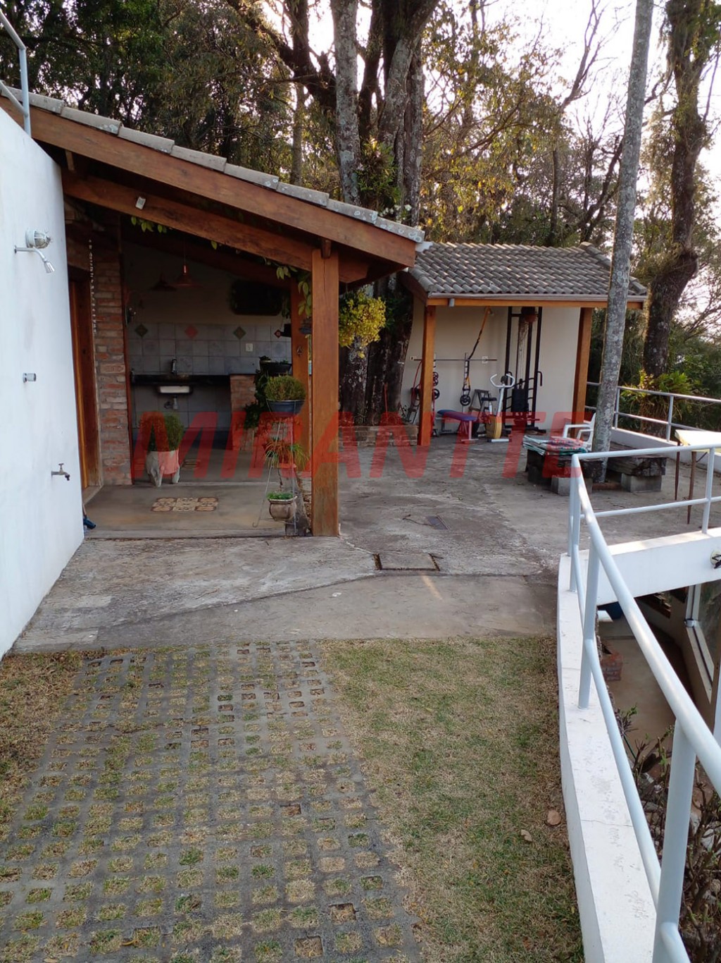Sobrado de 420m² com 4 quartos em Caieras