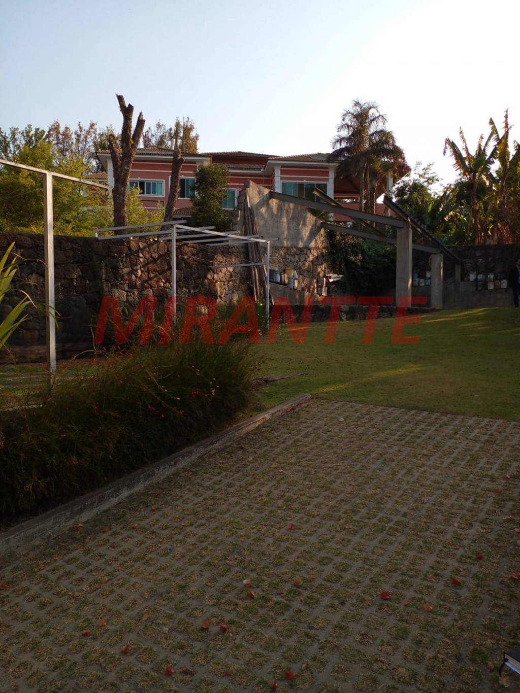 Sobrado de 420m² com 4 quartos em Caieras