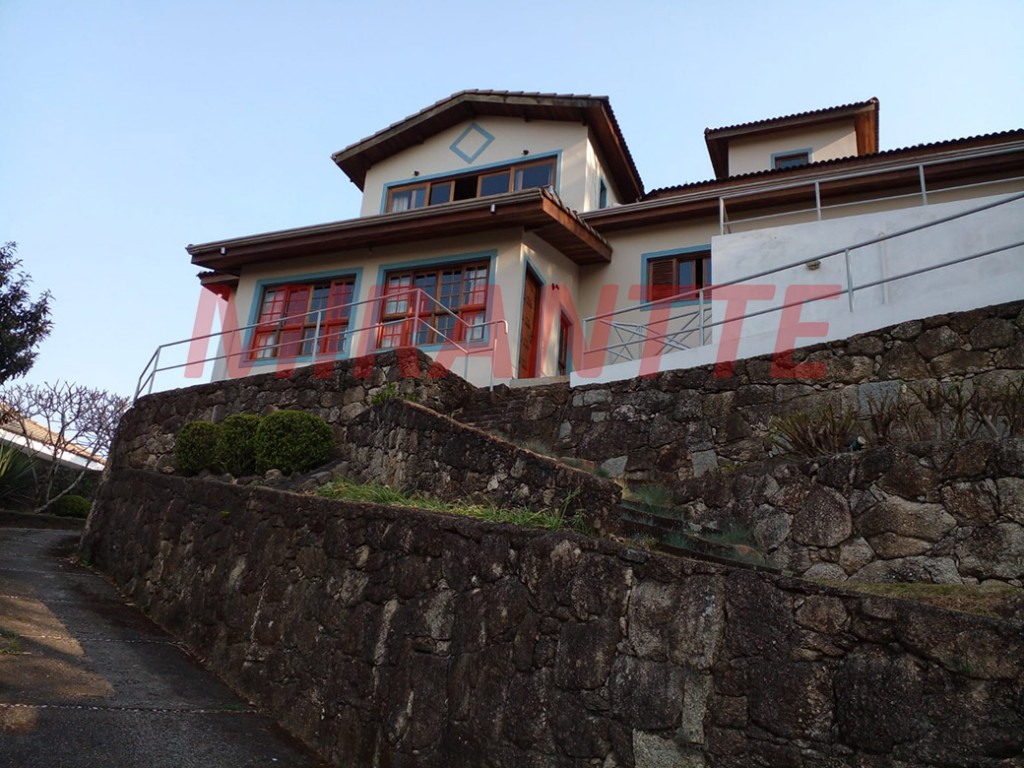 Sobrado de 420m² com 4 quartos em Caieras