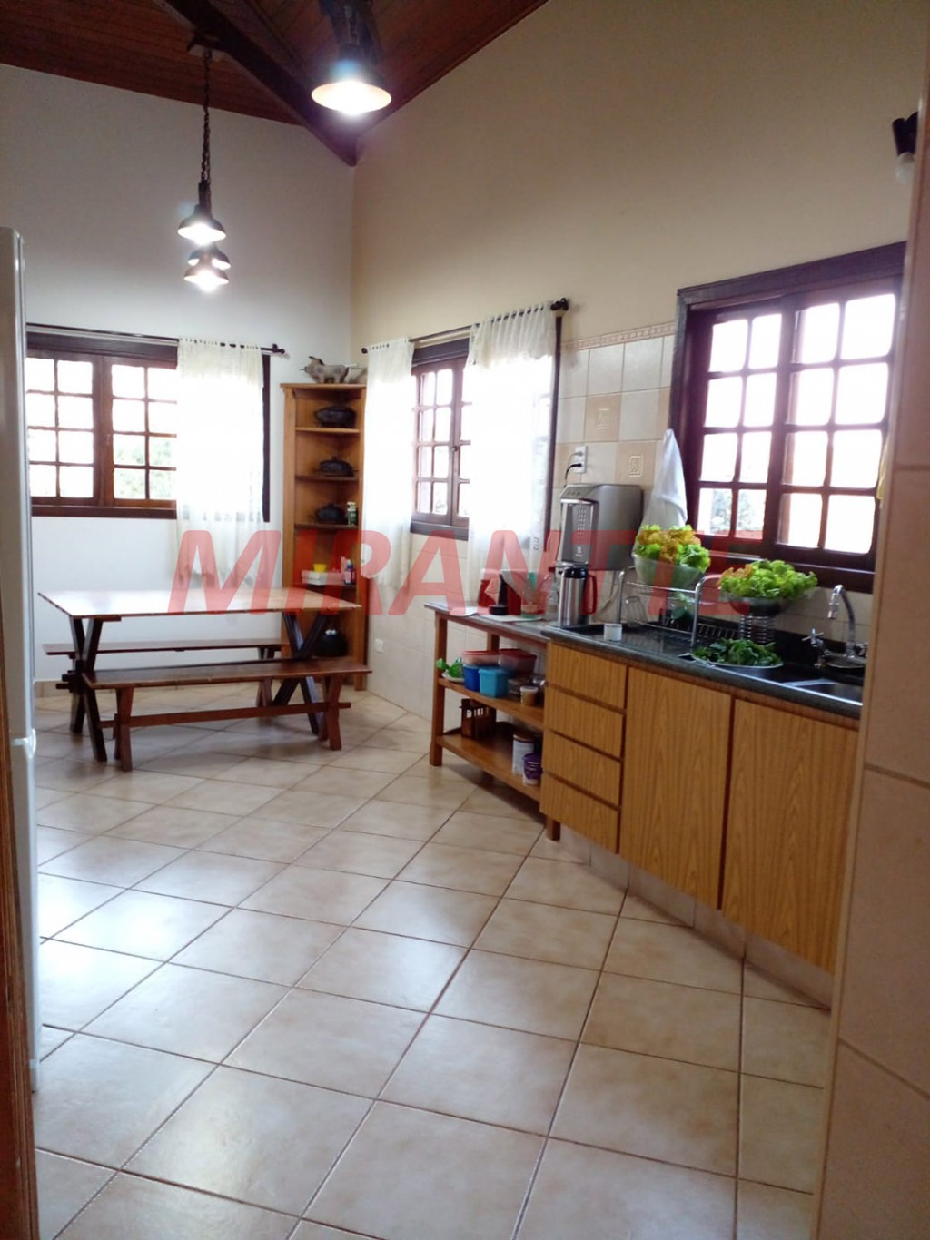 Sobrado de 420m² com 4 quartos em Caieras