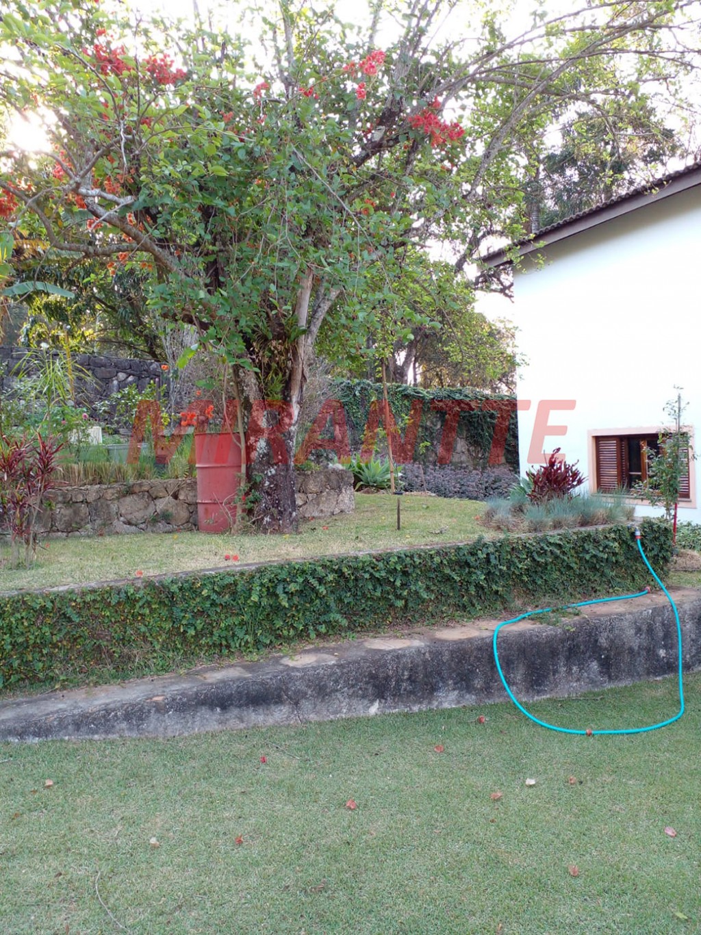 Sobrado de 420m² com 4 quartos em Caieras