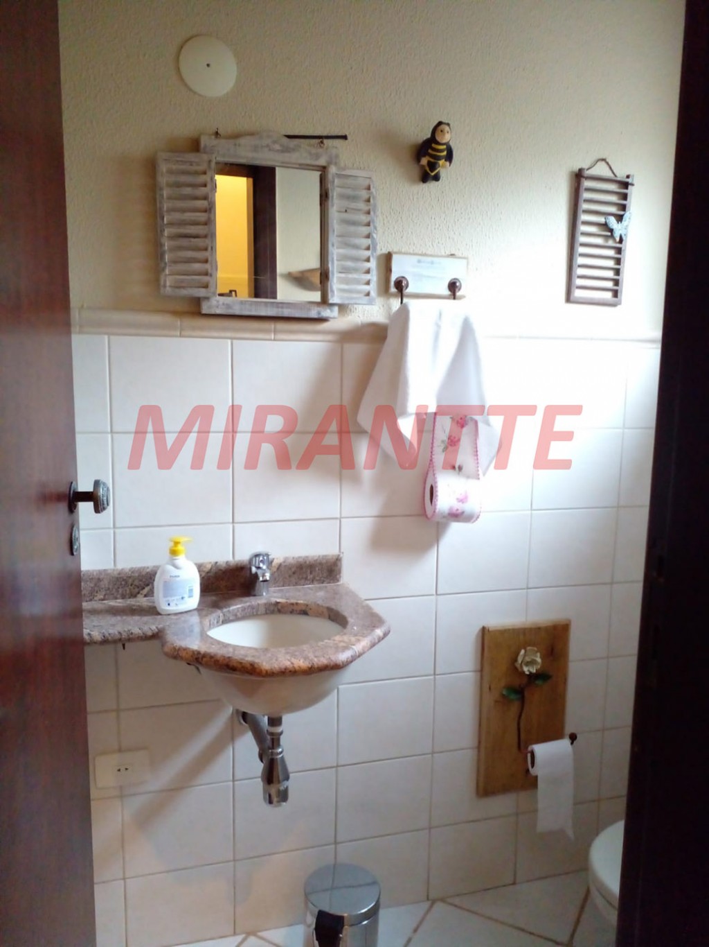 Sobrado de 420m² com 4 quartos em Caieras