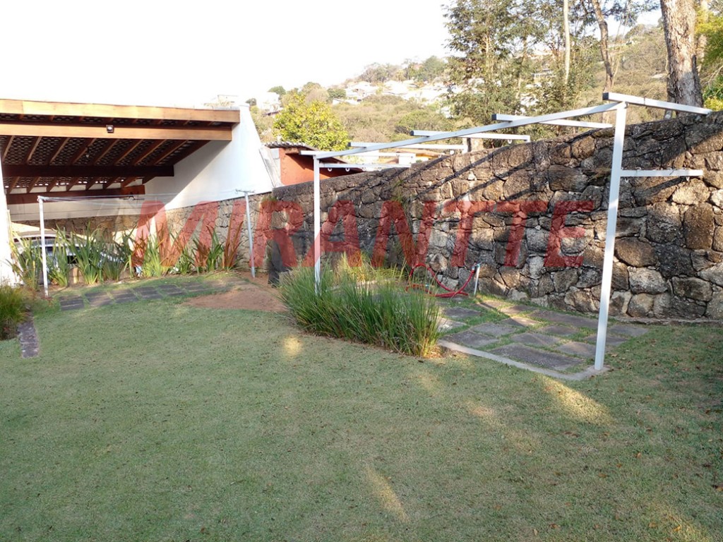 Sobrado de 420m² com 4 quartos em Caieras