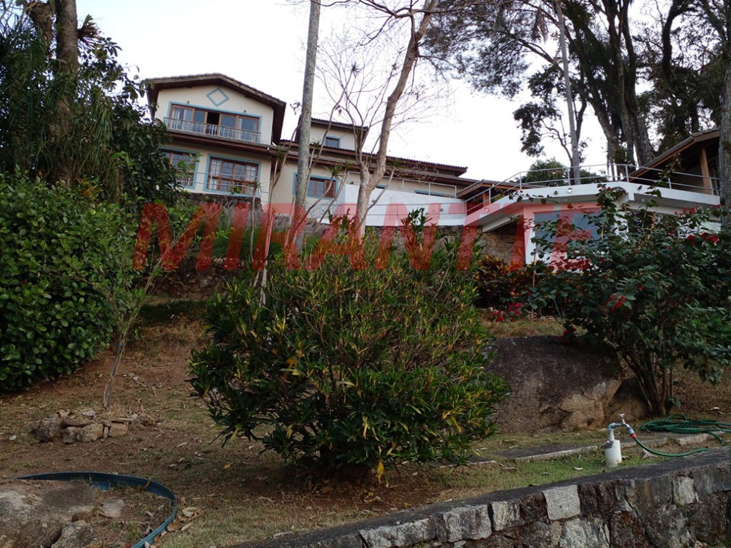 Sobrado de 420m² com 4 quartos em Caieras