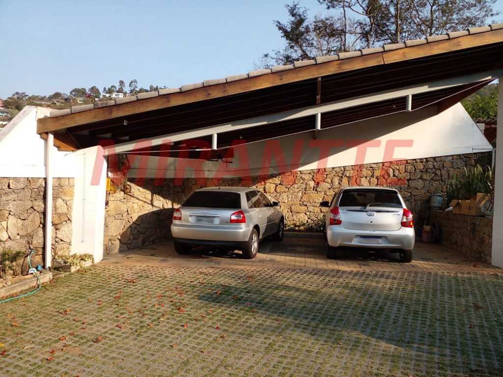 Sobrado de 420m² com 4 quartos em Caieras