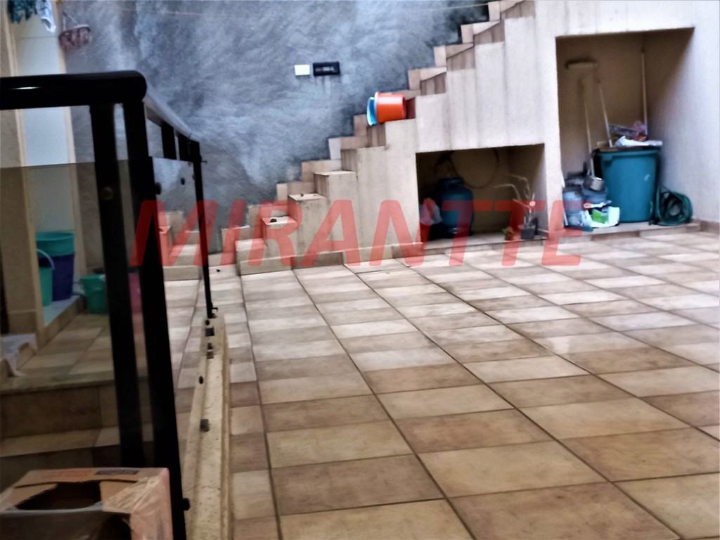 Sobrado de 325m² com 4 quartos em Jardim Guapíra