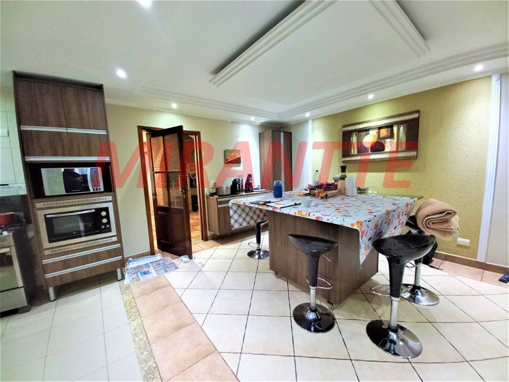 Sobrado de 325m² com 4 quartos em Jardim Guapíra