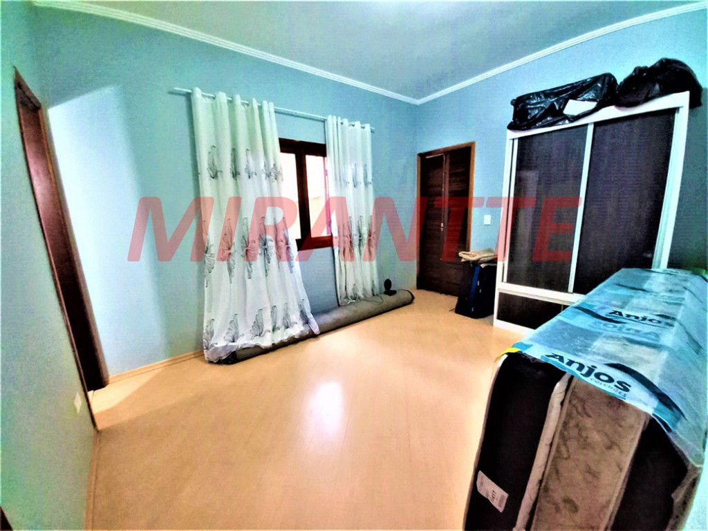 Sobrado de 325m² com 4 quartos em Jardim Guapíra
