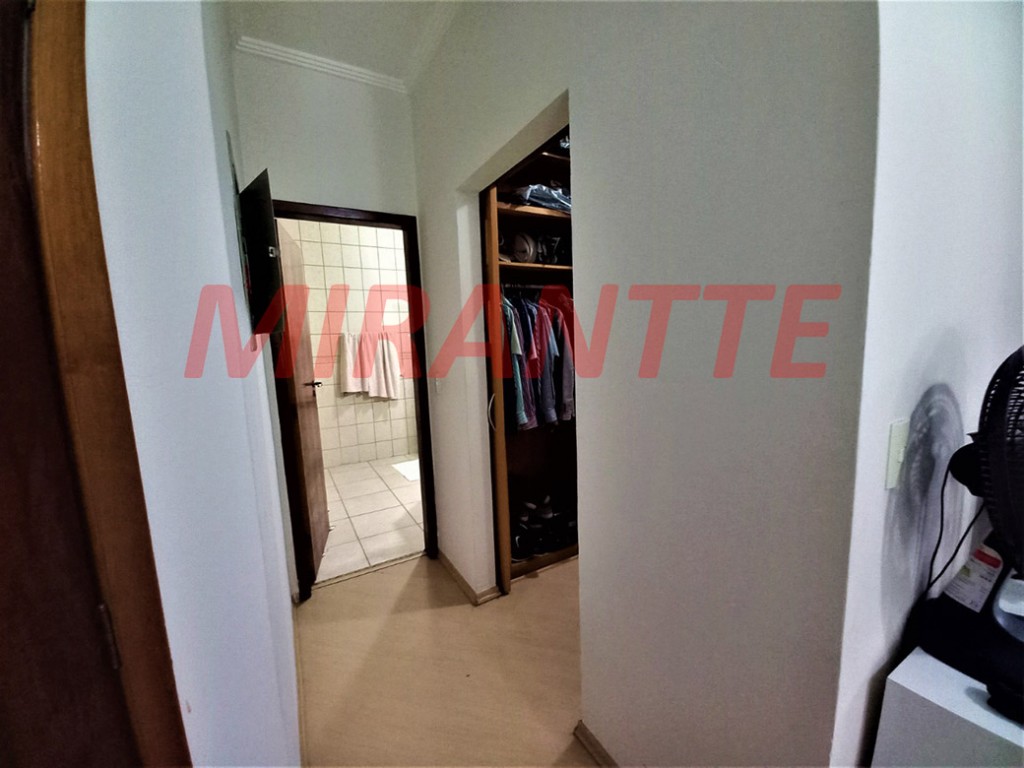 Sobrado de 325m² com 4 quartos em Jardim Guapíra