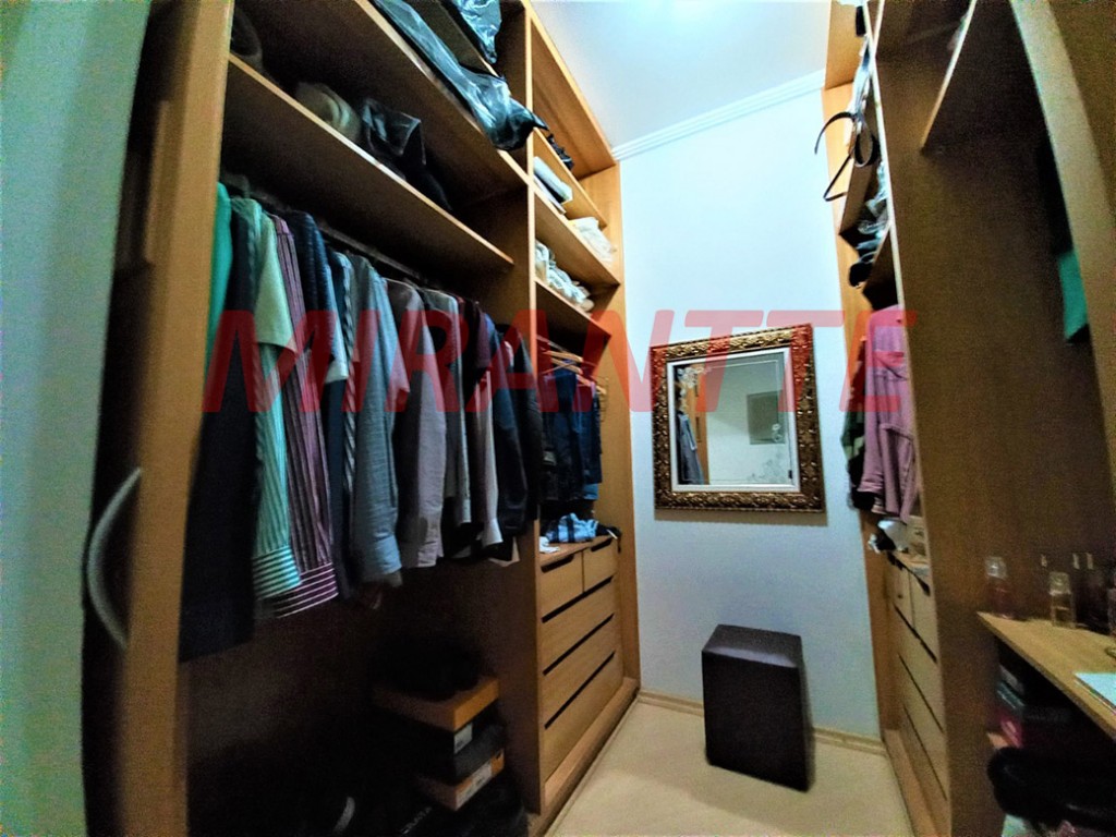 Sobrado de 325m² com 4 quartos em Jardim Guapíra
