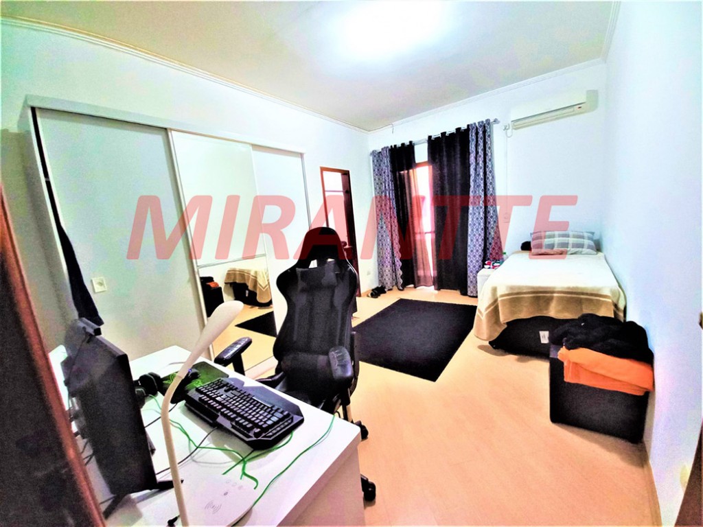 Sobrado de 325m² com 4 quartos em Jardim Guapíra