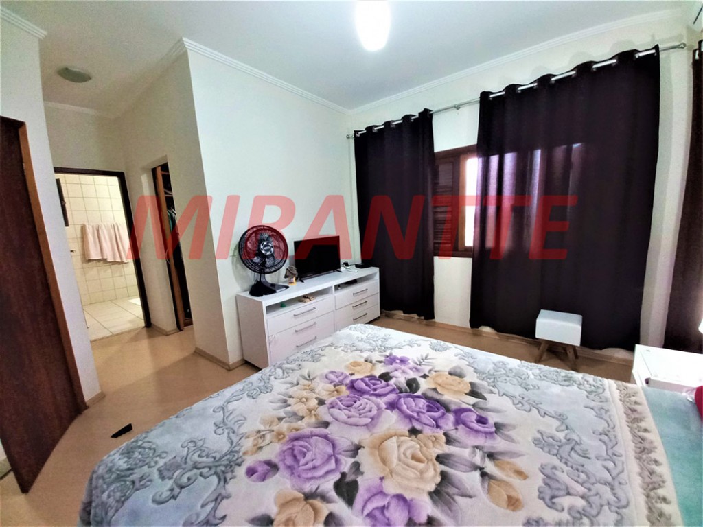 Sobrado de 325m² com 4 quartos em Jardim Guapíra