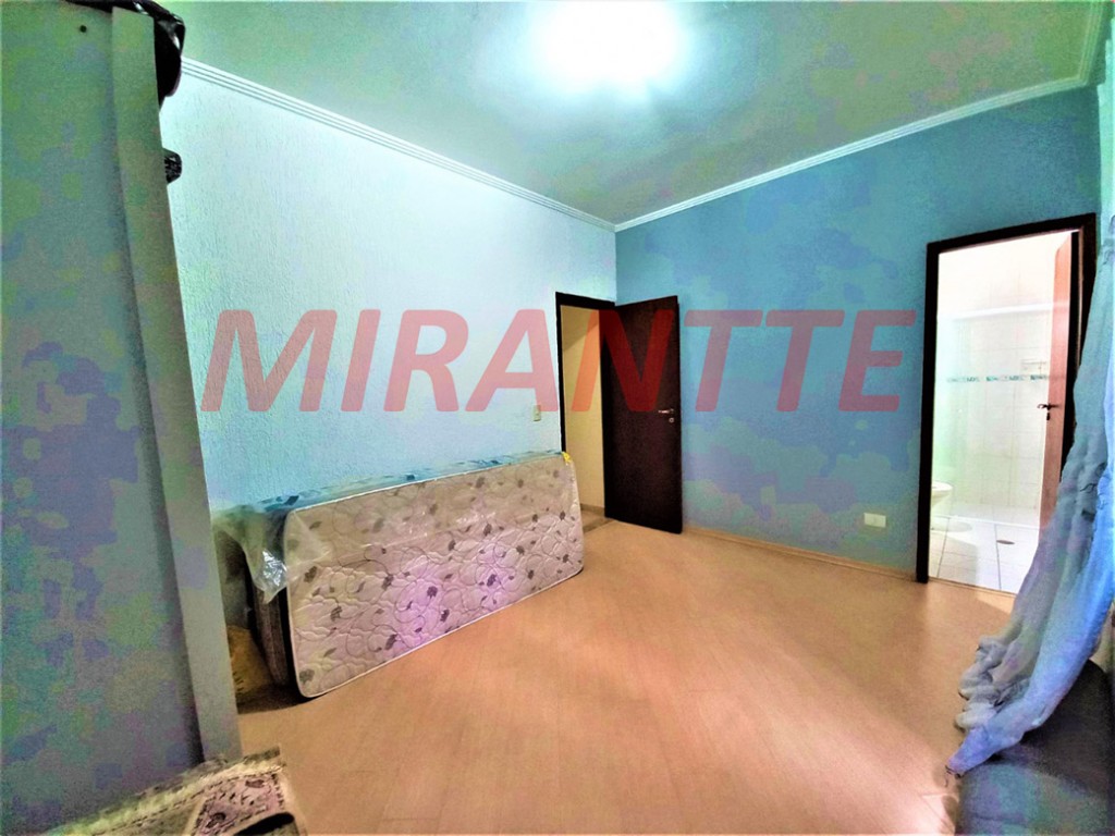 Sobrado de 325m² com 4 quartos em Jardim Guapíra