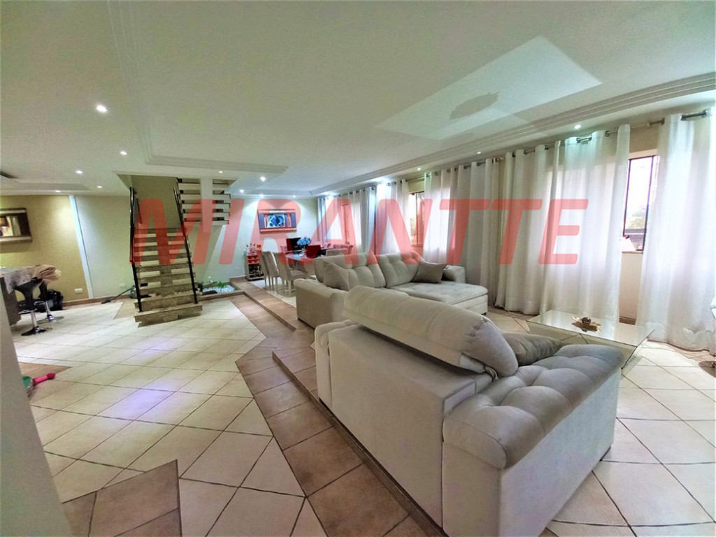 Sobrado de 325m² com 4 quartos em Jardim Guapíra