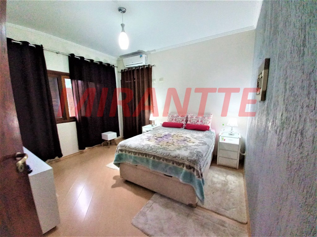 Sobrado de 325m² com 4 quartos em Jardim Guapíra