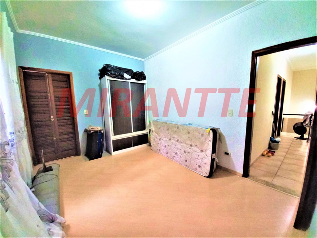Sobrado de 325m² com 4 quartos em Jardim Guapíra