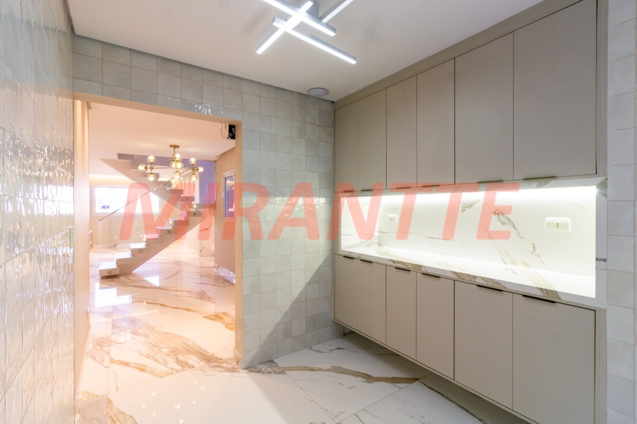 Sobrado de 220m² com 3 quartos em Santa Teresinha