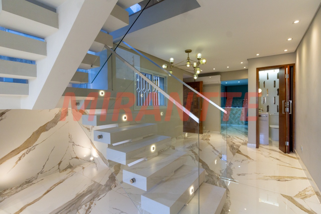 Sobrado de 220m² com 3 quartos em Santa Teresinha