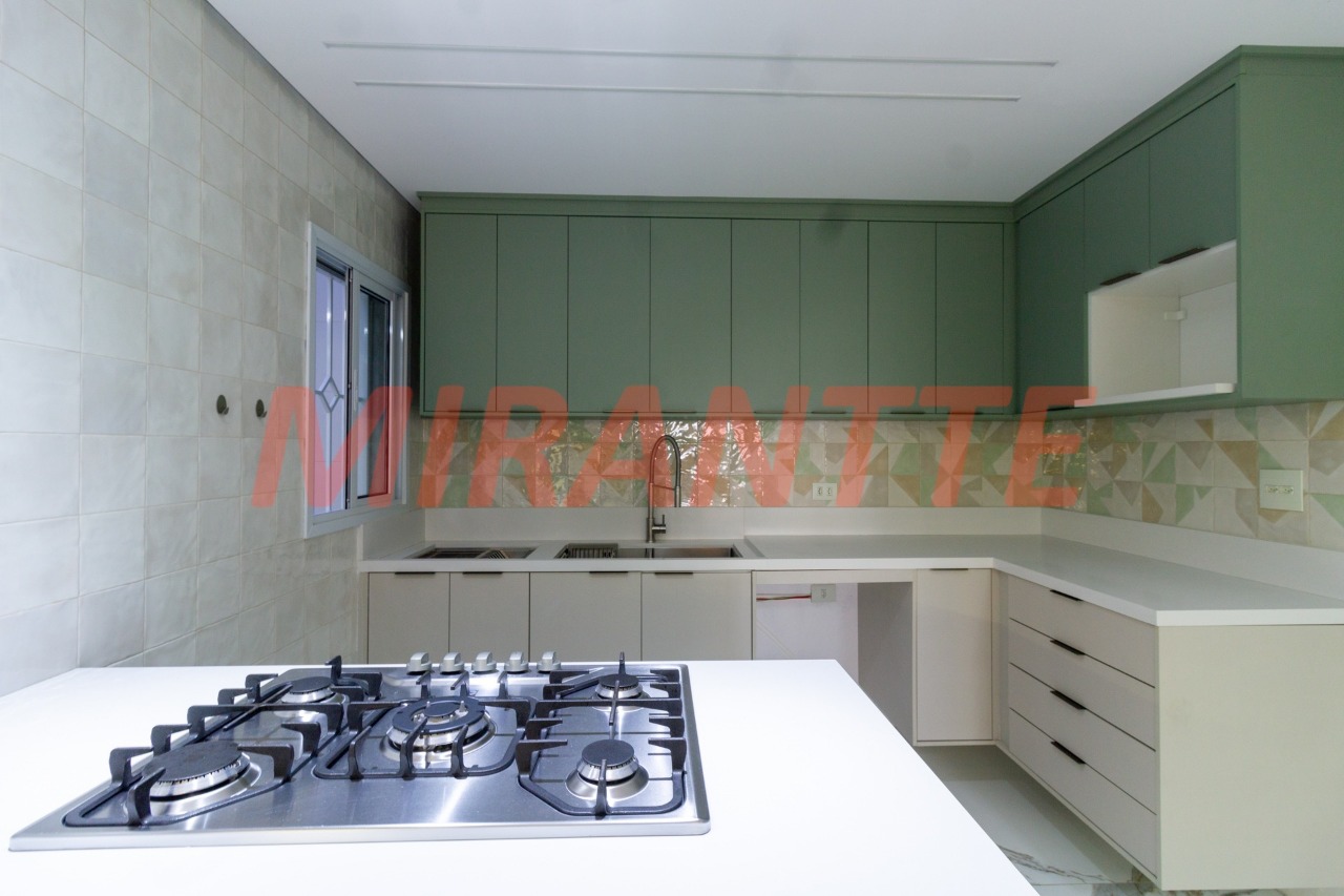 Sobrado de 220m² com 3 quartos em Santa Teresinha