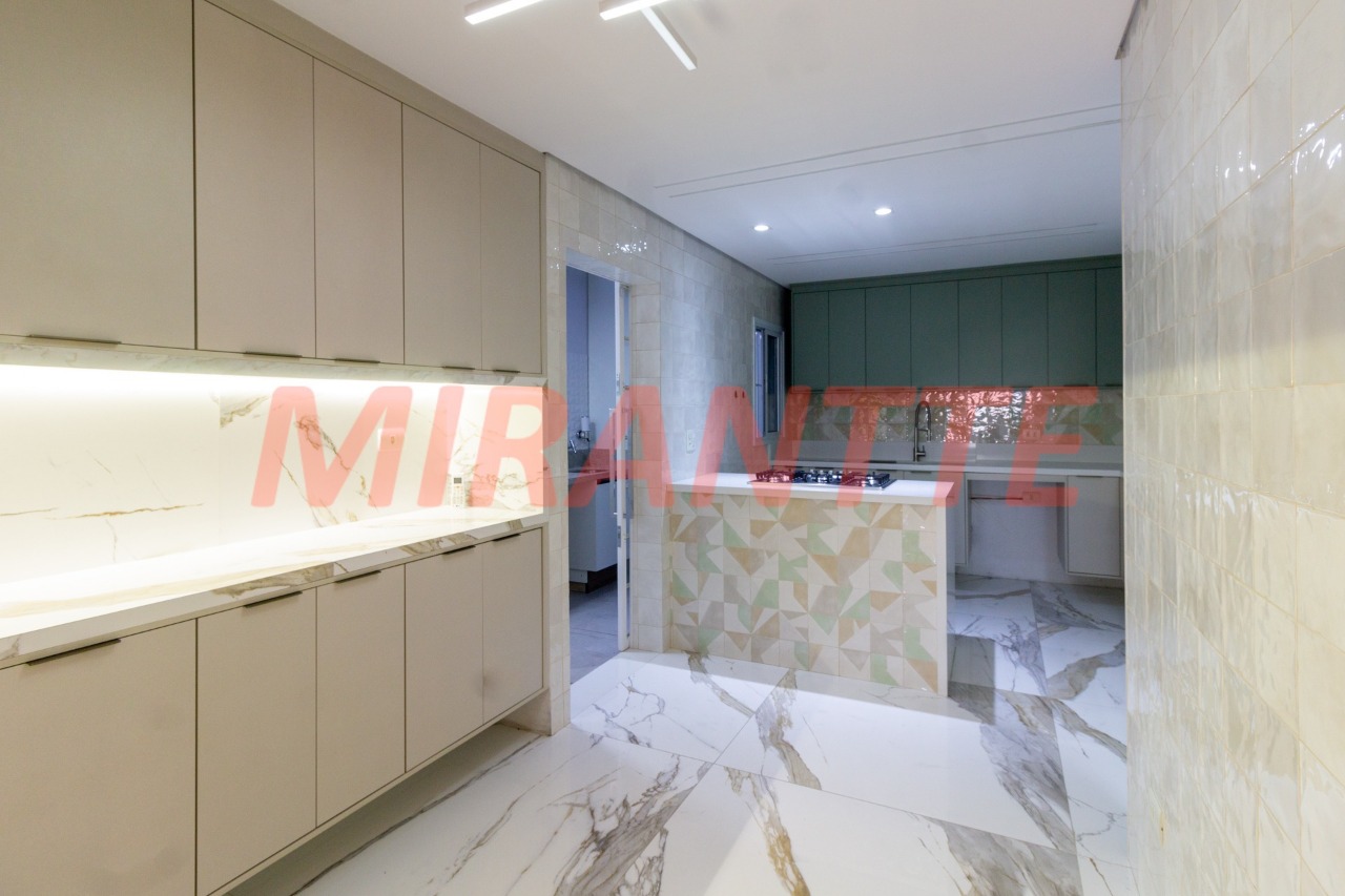 Sobrado de 220m² com 3 quartos em Santa Teresinha