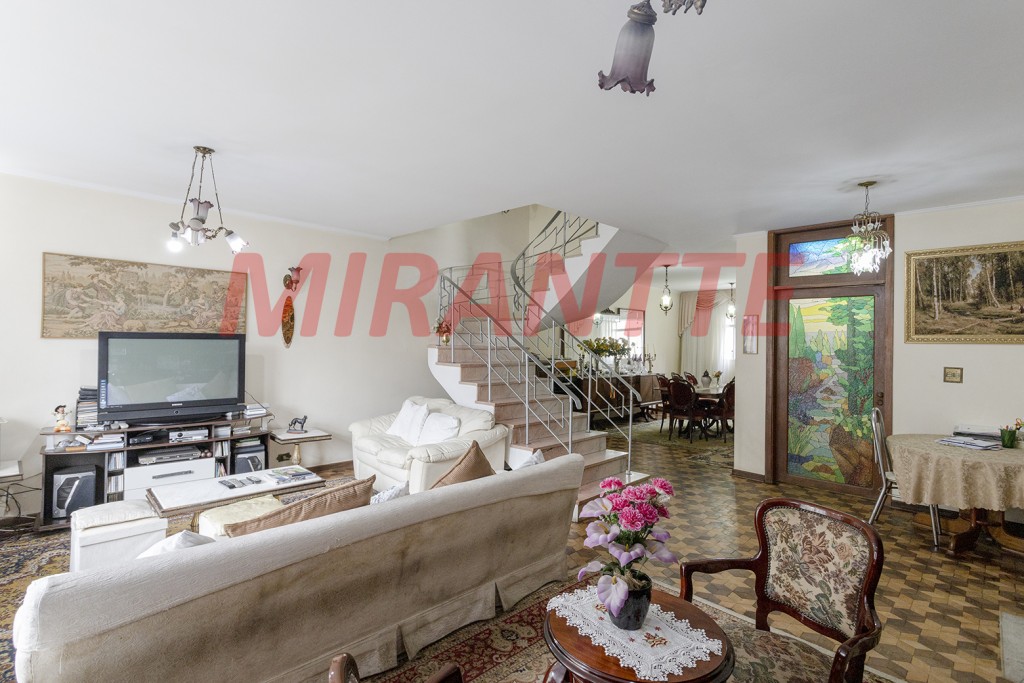 Sobrado de 276m² com 3 quartos em Jardim Virginia Bianca