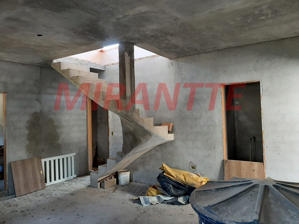 Sobrado de 200m² com 5 quartos em Serra Da Cantareira