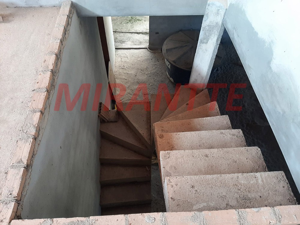 Sobrado de 200m² com 5 quartos em Serra Da Cantareira