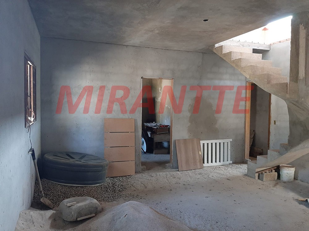 Sobrado de 200m² com 5 quartos em Serra Da Cantareira