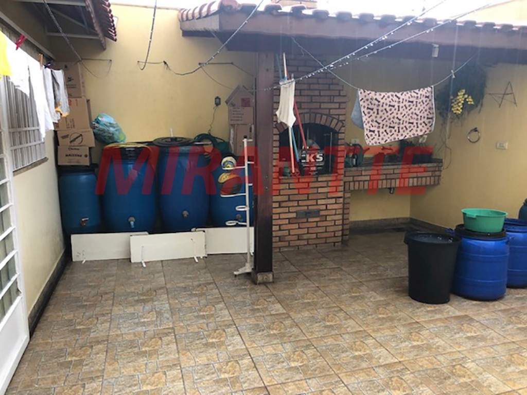 Sobrado de 227m² com 3 quartos em Água Fria