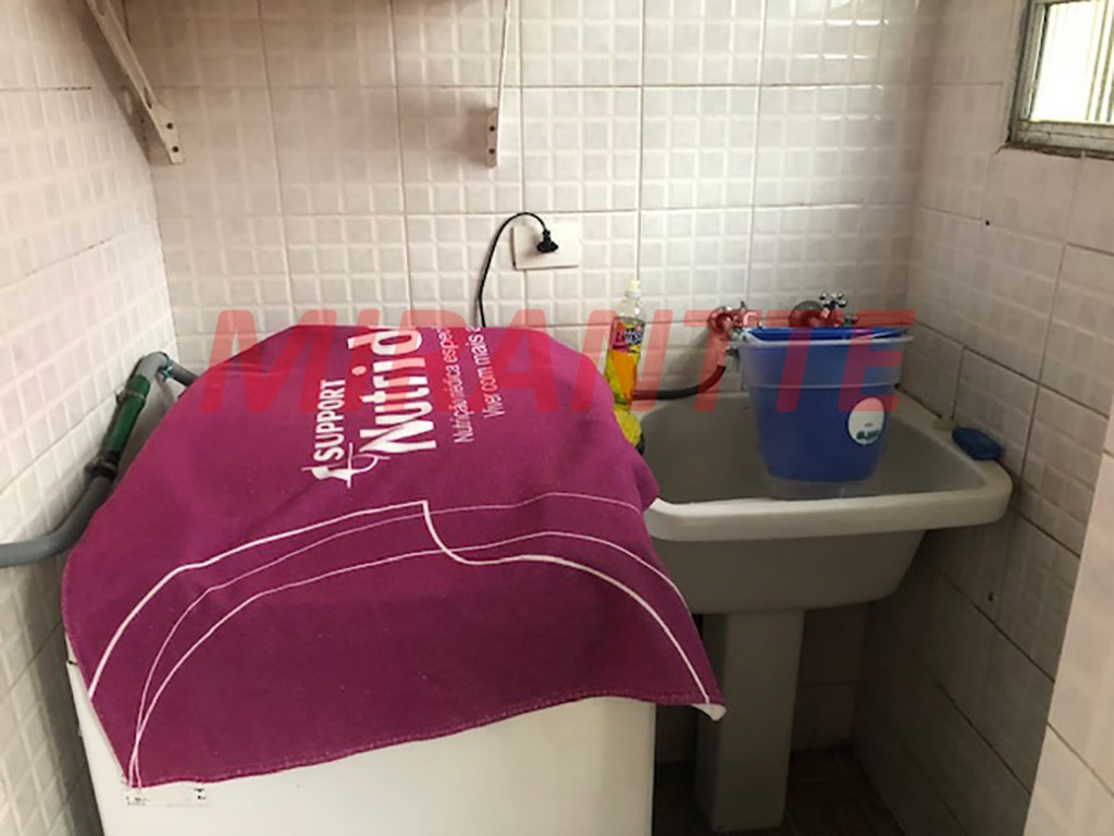 Sobrado de 227m² com 3 quartos em Água Fria