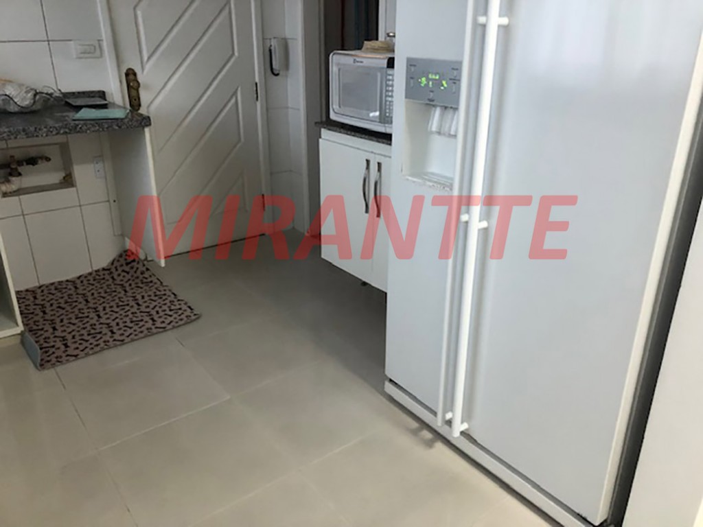 Sobrado de 227m² com 3 quartos em Água Fria