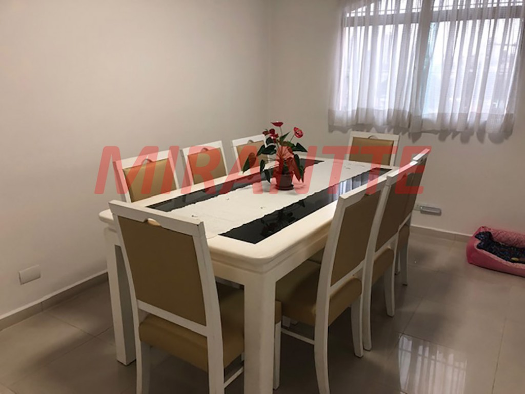 Sobrado de 227m² com 3 quartos em Água Fria