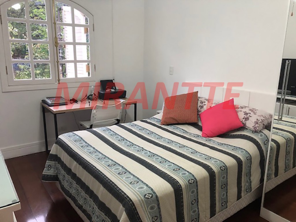 Sobrado de 227m² com 3 quartos em Água Fria