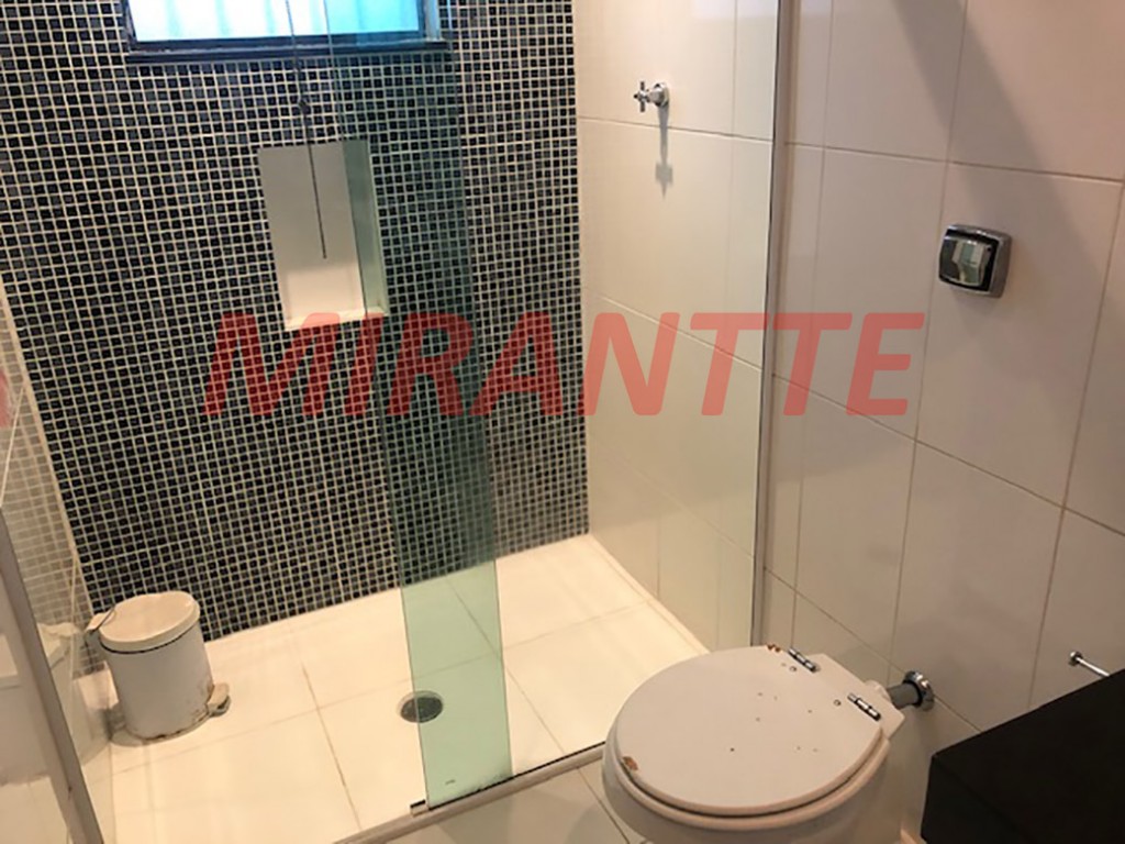 Sobrado de 227m² com 3 quartos em Água Fria