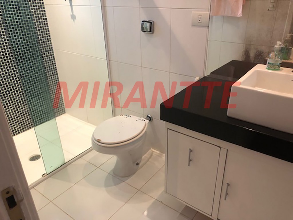 Sobrado de 227m² com 3 quartos em Água Fria