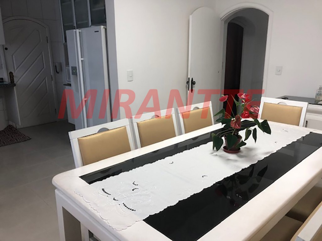 Sobrado de 227m² com 3 quartos em Água Fria