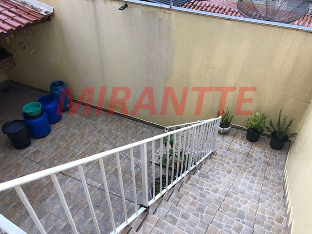 Sobrado de 227m² com 3 quartos em Água Fria