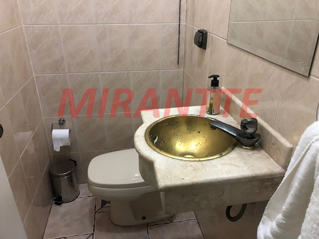 Sobrado de 227m² com 3 quartos em Água Fria