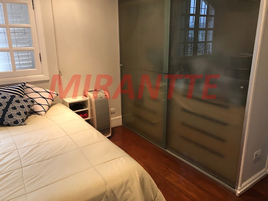 Sobrado de 227m² com 3 quartos em Água Fria