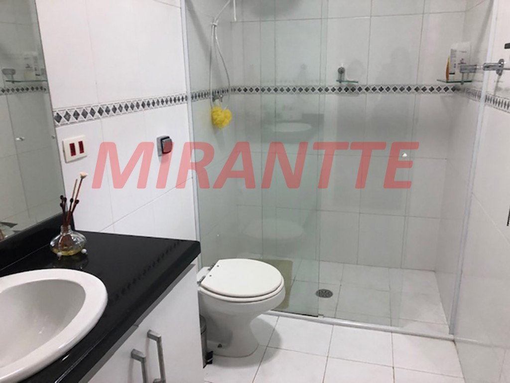 Sobrado de 227m² com 3 quartos em Água Fria