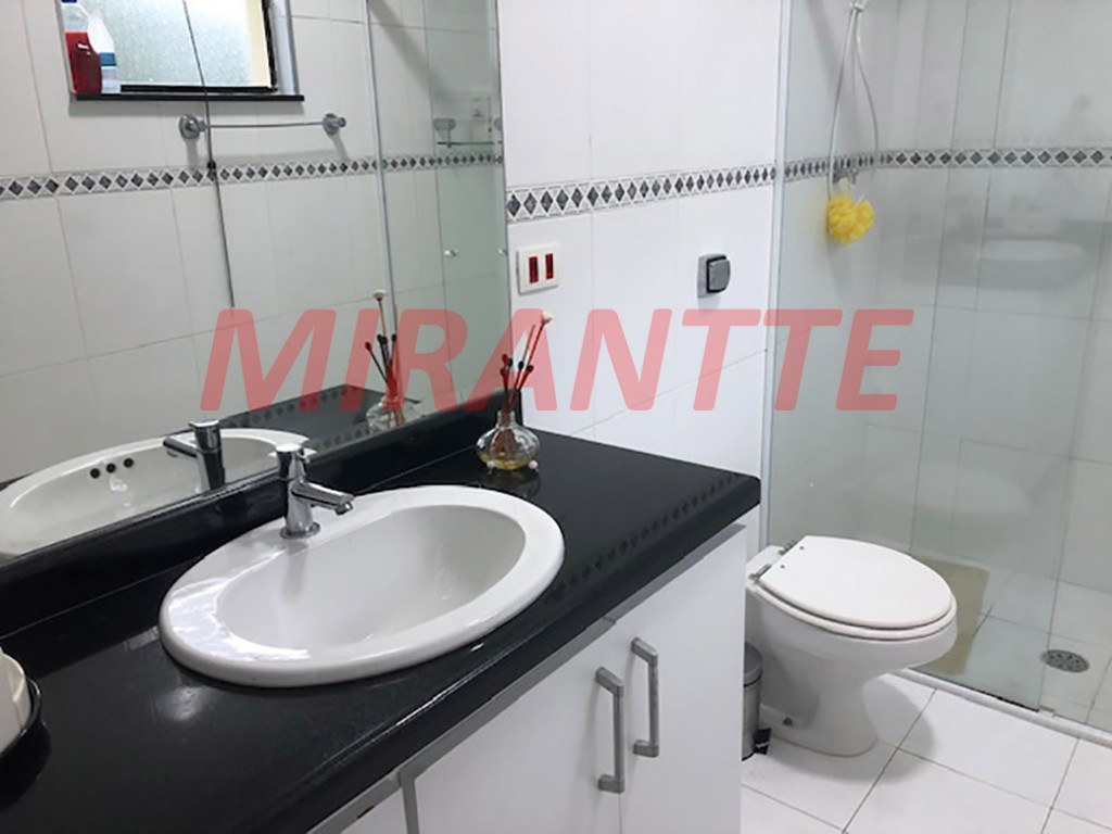 Sobrado de 227m² com 3 quartos em Água Fria