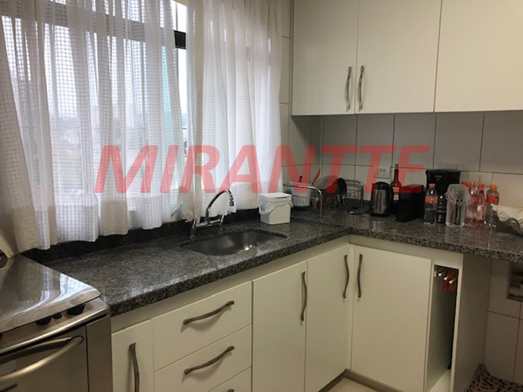 Sobrado de 227m² com 3 quartos em Água Fria